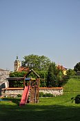 Chlumec nad Cidlinou  pohled k mstm hradu z ulice J. Slavka