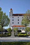 Bratislavsk hrad z barokn zahrady