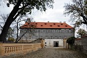 Brandýs nad Labem – pohled při vstupu do areálu
