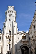 Hluboká nad Vltavou – velká zámecká věž z druhého nádvoří