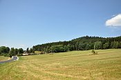 Hausberk – pohled na vrch od silnice Pernek-Želnava