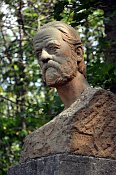 Jurův kámen – busta Bedřicha Smetany od Jana Štursy