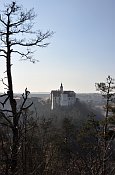 Jevišovice – Starý zámek z cesty na Starý hrad