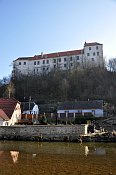 Jevišovice – Starý zámek od řeky