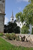Drnholec – kostel Nejsvětější trojice od zámku