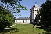 Hradec nad Moravicí – pohled na Bílý zámek a Bílou věž