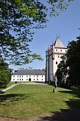 Hradec nad Moravicí – pohled na Bílý zámek a Bílou věž