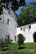 Klimkovice – zámek a krytá chodba vedoucí ke kostelu