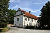 Bartošovice – bývalý hospodářský dvůr u zámku