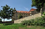 Louka – Nový zámek (klášter)