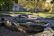 Sázava – základy kostela sv. Kříže v klášterní zahradě