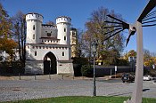 Vlašimská brána a zámek