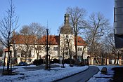Dolní Břežany – zámek od výzkumného centra ELI