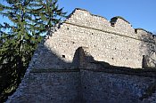 Litice nad Orlicí – torzo zdiva severního paláce, k jehož destrukci došlo r. 2015