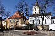 Dolní Počernice – starý zámek a kostel