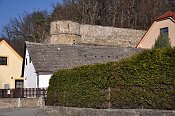 Náměšť nad Oslavou – ohradní zeď obory Kralice s baštou