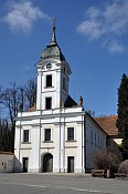 Moravec – kostel Nalezení sv. Kříže u zámku