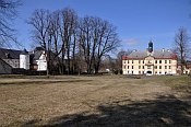 Dolní Rožínka – dvůr a zámek