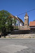 Jemnice – kostel sv. Jakuba Většího, místo staršího dvorce