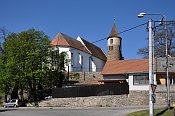 Jemnice – kostel sv. Jakuba Většího, místo staršího dvorce