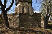 Lidéřovice – kostel sv. Linharta, ohradní zeď na JV straně