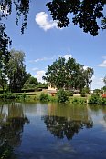 Slezské Pavlovice – zámek přes rybník