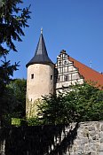 Benešov nad Ploučnicí – horní zámek a hradby od dolního zámku