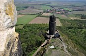 Házmburk – Černá věž a spodní část hradu z Bílé věže