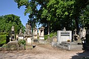 Hořice – náhrobky na hřbitově u kostela