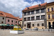 Prachatice – Stará radnice, vlevo prostor hradu
