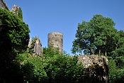 Helfenburk – severní věž a nárožní bašta v hradbách
