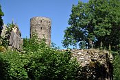 Helfenburk – severní věž a nárožní bašta v hradbách