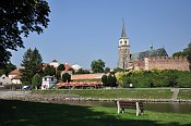 Nymburk – kostel sv. Jiljí, vlevo místo hradu