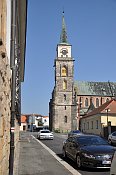 Nymburk – kostel sv. Jiljí z ulice Na Fortně