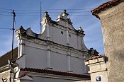 Mirovice – renesanční štít budovy v jižní části