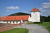 Kunštát – dolní zámek a věž Poděbradka