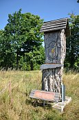 Bítov – dřevěný památník na tvrzišti