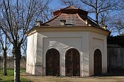 Benátky nad Jizerou – altán v parku
