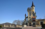 Letná – rozhledna, vlevo Doubravská Hora