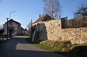 Louňovice pod Blaníkem – klášterní zeď