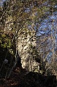Scharnstein – zbytky opevnění u cesty k hradu