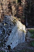 Scharnstein – hradba v údolí