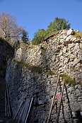 Scharnstein – hradba v údolí