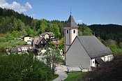 Klamm – pohled od hradu na obec