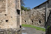 Pottschach  hradba u kostela