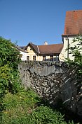 Stiefern  severn ohradn ze kostelnho arelu