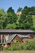 Weikertschlag  hrad z protjho behu eky