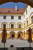 Hof – nádvoří