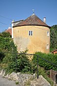 Mailberg  pestavn bata naproti vstupu