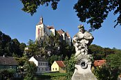 Raabs an der Thaya  hrad od sochy Jana Nepomuckho